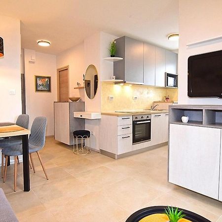 Sole Pula Apartman-Near Beach Bagian luar foto