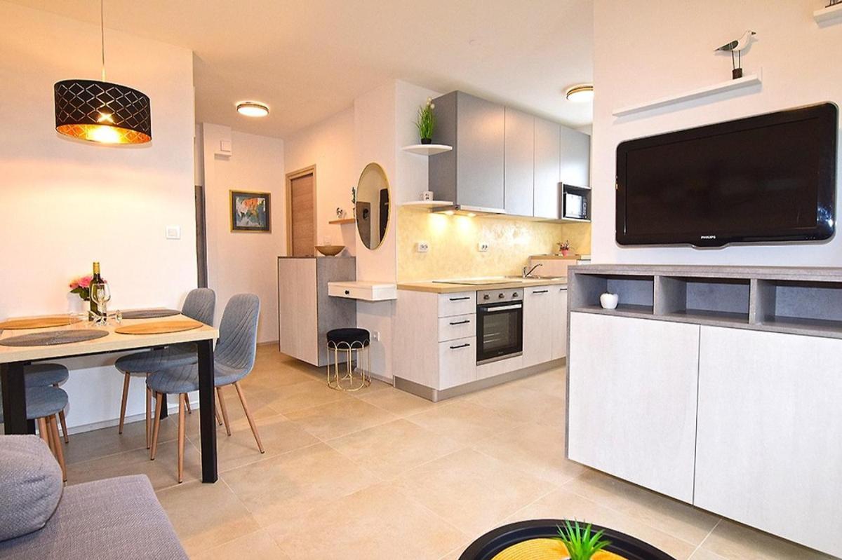 Sole Pula Apartman-Near Beach Bagian luar foto